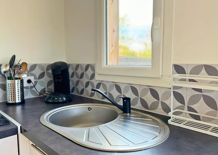 Paisible Proche Du *