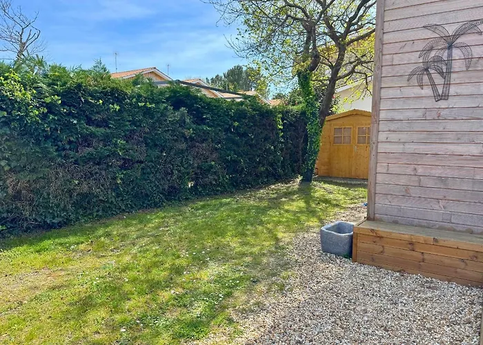 Paisible Proche Du *